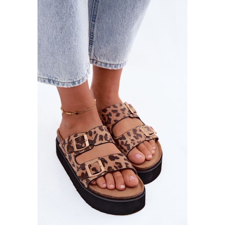Moteriškos lakinės platforminės šlepetės su auksinėmis sagtelėmis Lee Cooper LCW-26-35-4459L, juodos