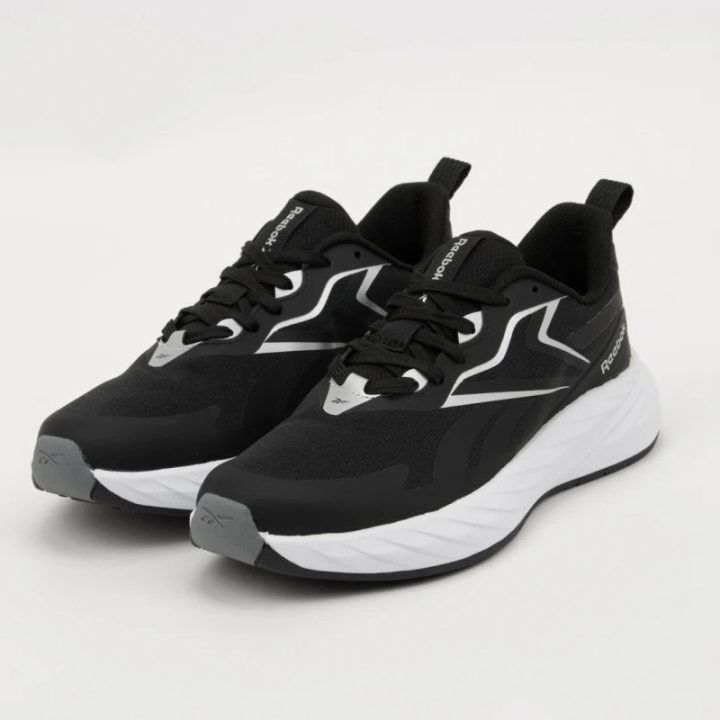 Moteriški sportbačiai Reebok Verse, juodi