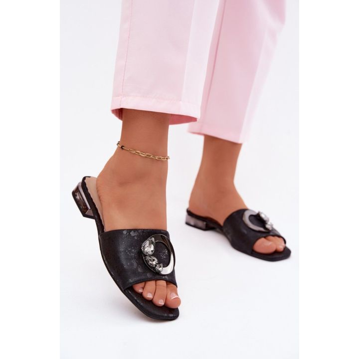Juodos basutės su dekoratyvine detale Step in style
