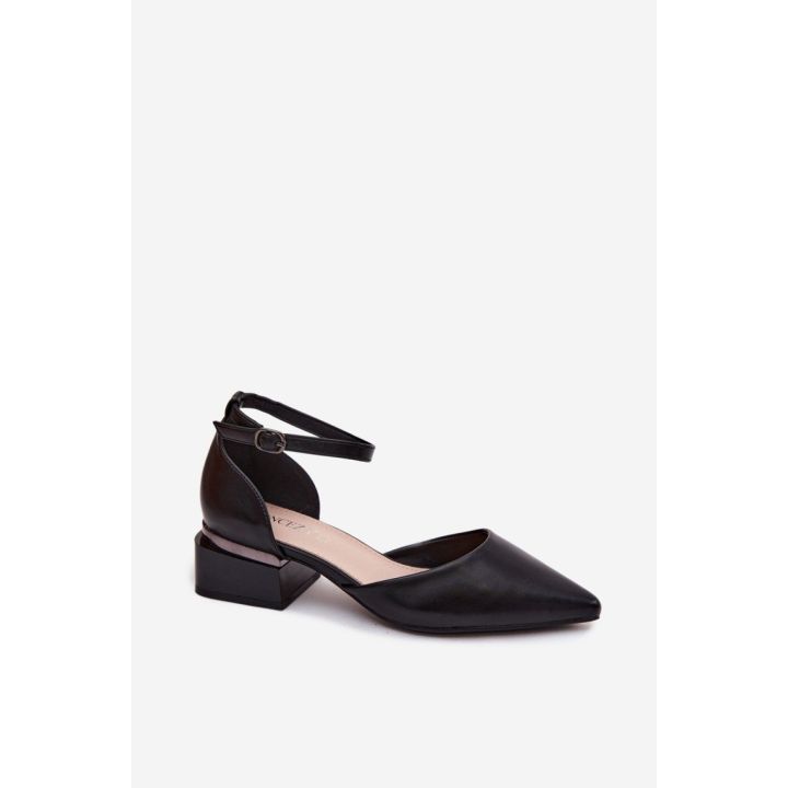 Juodi aukštakulniai bateliai su dirželiu Step in style