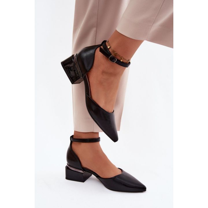 Juodi aukštakulniai bateliai su dirželiu Step in style