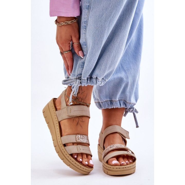 Moteriškos basutės su lipdukais, smėlio spalvos