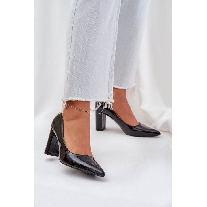 Juodi aukštakulniai bateliai su blokiniu kulnu Step in style