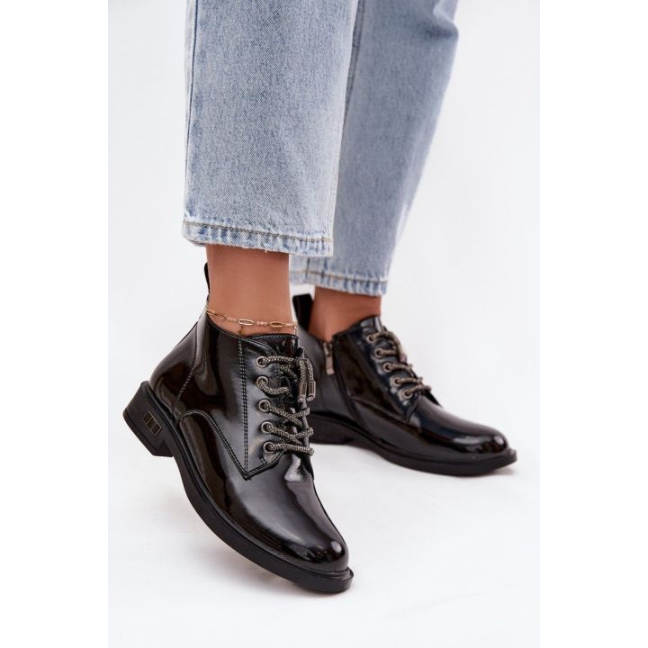 Juodi aulinukai su dekoratyviniu suvarstymu Step in style