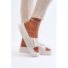 Baltos platforminės basutės su sagtimi Step in style