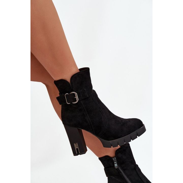 Moteriški aulinukai su stambiu kulnu ir sagtimi, juodi