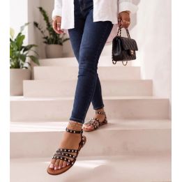 Moteriškos juodos basutės su smeigtukais Claranna
