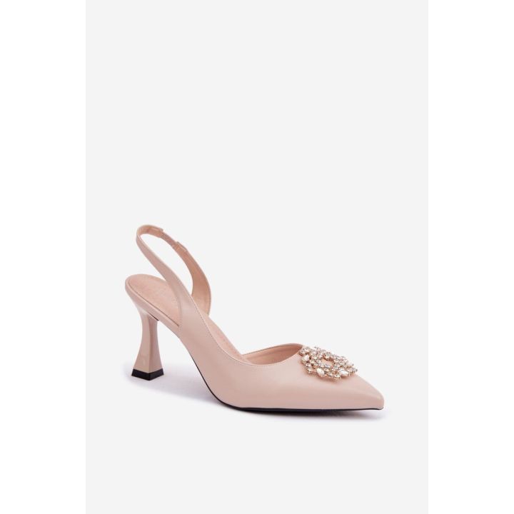 Aukštakulnės basutės su dekoratyvine sagtimi Step in style