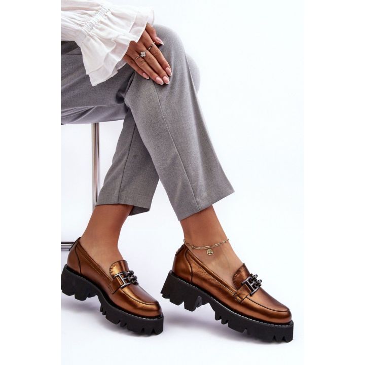 Aulinukai su platforma ir dekoratyvine sagtimi Step in style