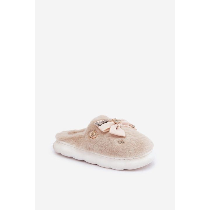 Kreminės spalvos pūkuotos šlepetės Step in style