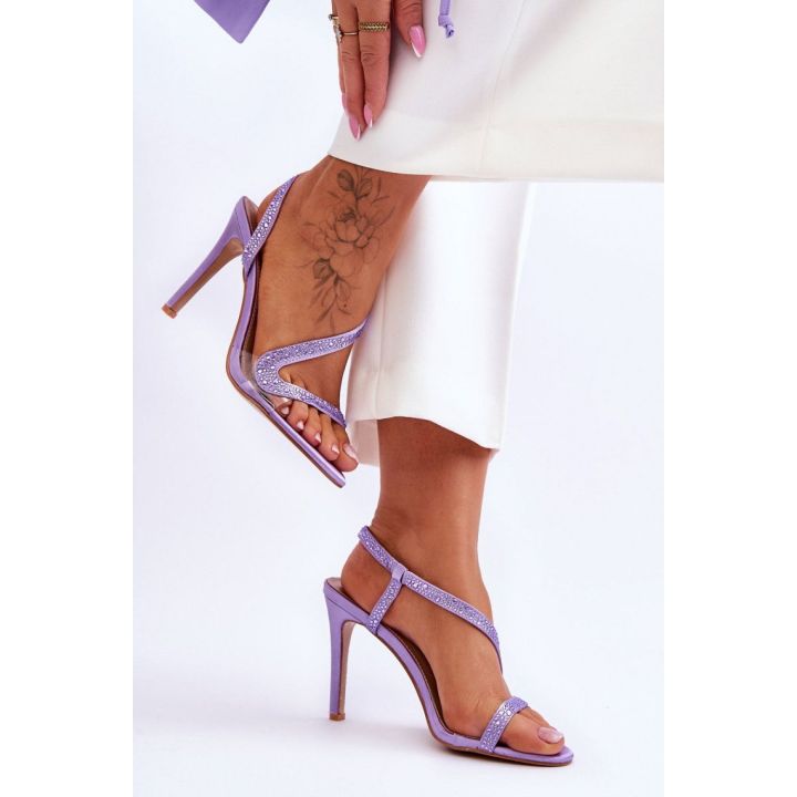 Alyvinės basutės su kulnu ir blizgiomis detalėmis Step in style