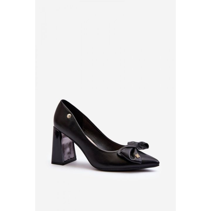 Juodi aukštakulniai bateliai su kaspinėliu Step in style