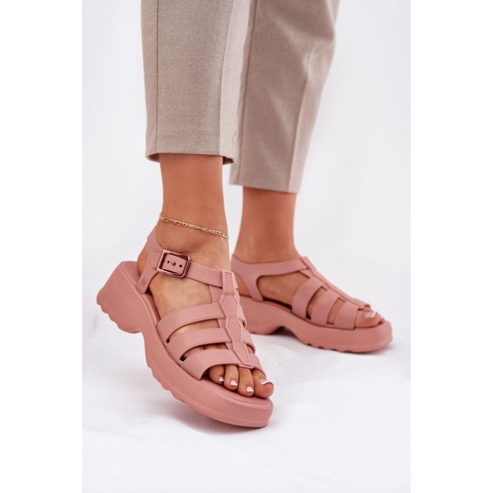 Rožinės basutės su platforma ir sagtimi Step in style