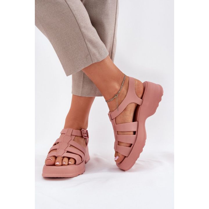 Rožinės basutės su platforma ir sagtimi Step in style