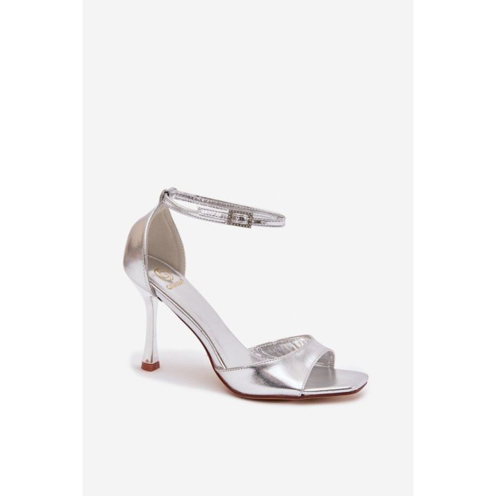 Sidabro spalvos basutės su kulnu Step in style