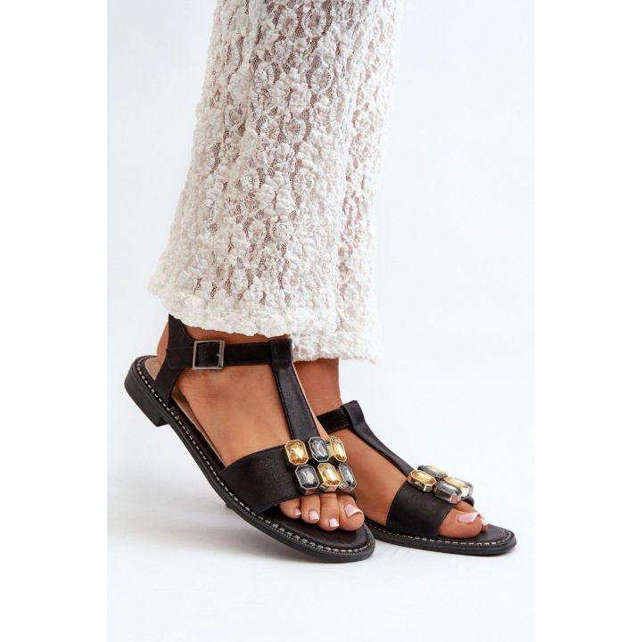 Juodos basutės su dekoratyvinėmis detalėmis Step in style