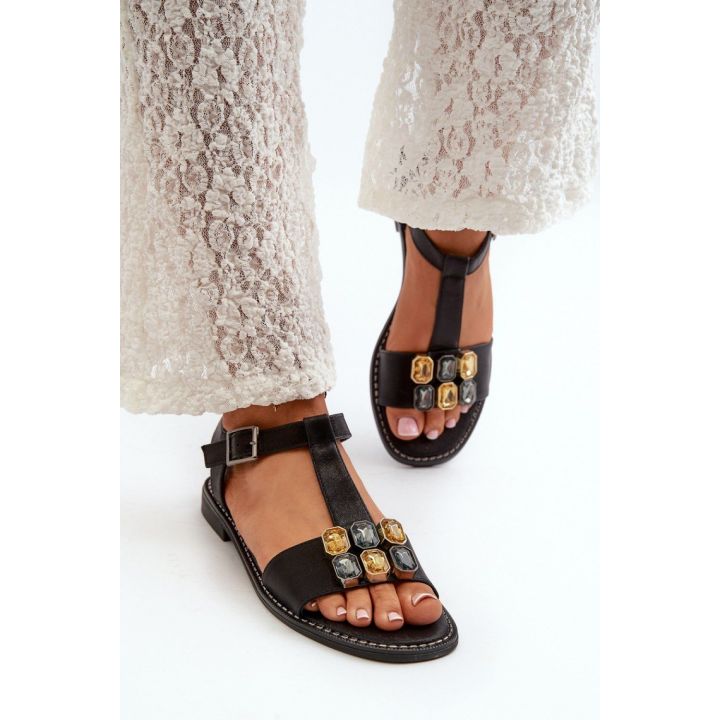 Juodos basutės su dekoratyvinėmis detalėmis Step in style