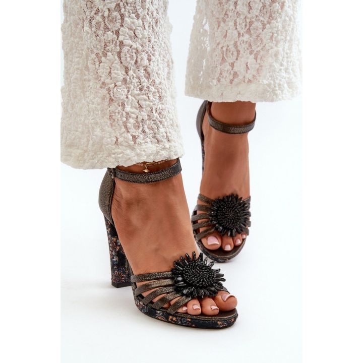 Basutės su kulnu su gėlėtu raštu Step in style