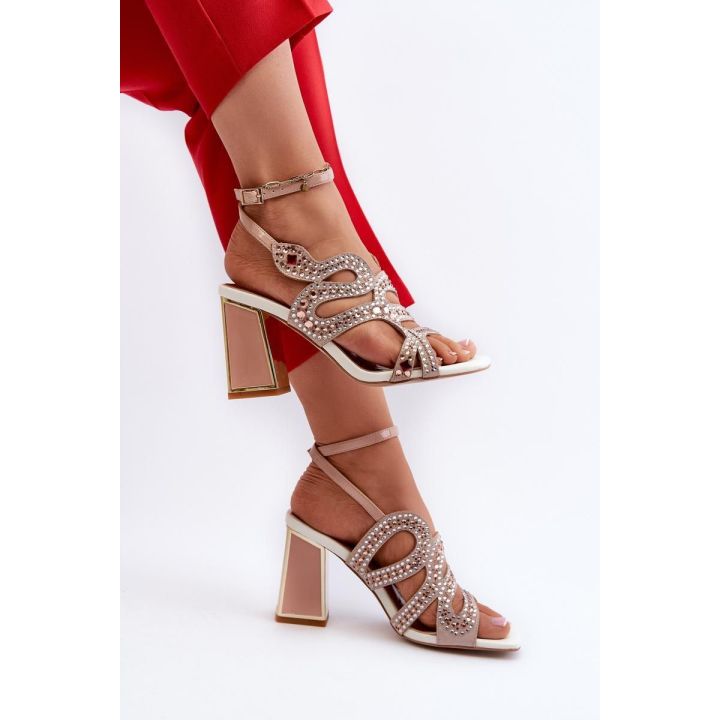 Smėlio spalvos basutės su kulnu Step in style