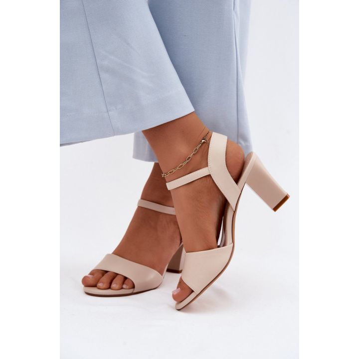 Smėlio spalvos basutės su kulnu Step in style