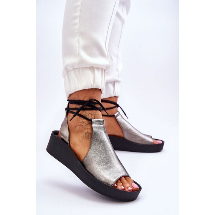 Sidabro spalvos basutės su kulnu Step in style
