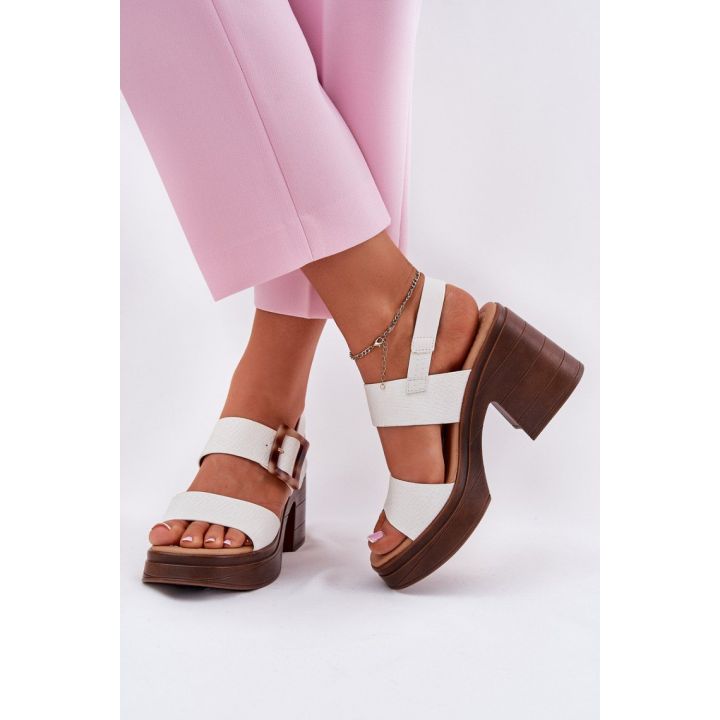 Baltos basutės su kulnu Step in style