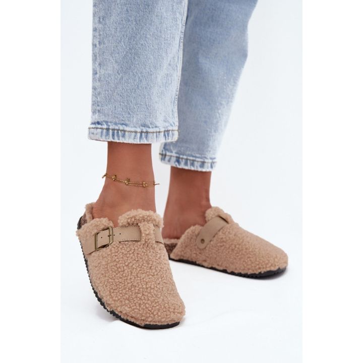 Smėlio spalvos šlepetės su sagtimi Step in style