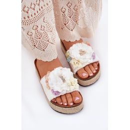 Moteriškos basutės su platforma ir gėlių dekoru Step in style