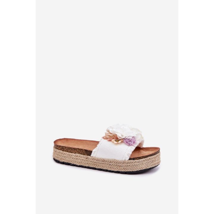 Moteriškos basutės su platforma ir gėlių dekoru Step in style