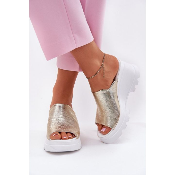 Aukso spalvos platforminės basutės Step in style