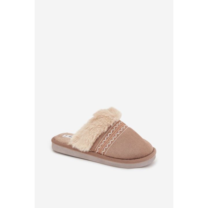 Jaujinės šlepetės su siuvinėjimu Step in style
