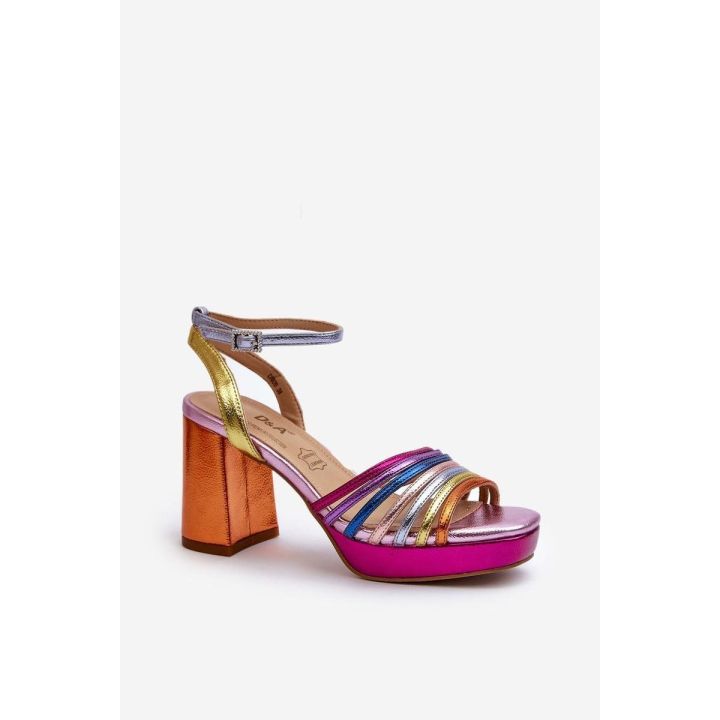 Aukštakulnės basutės su spalvotomis juostelėmis Step in style