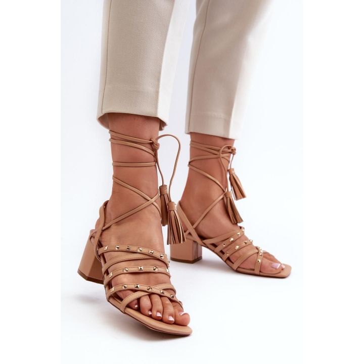 Basutės su kulnu ir kniedėmis Step in style