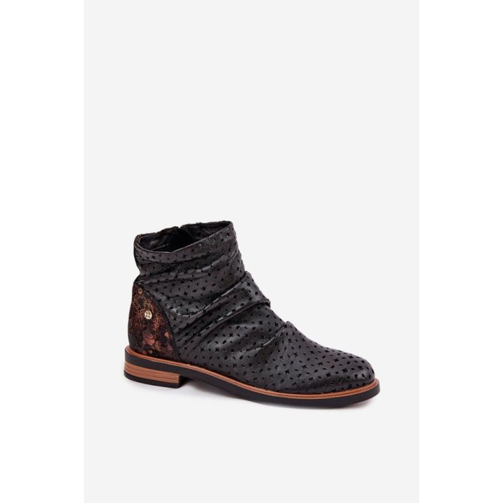 Juodi aulinukai su ažūriniu raštu Step in style