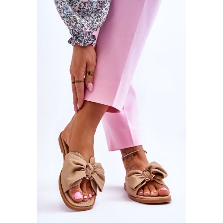 Moteriškos šlepetės su kaspinu, smėlio spalvos