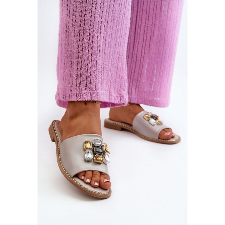 Basutės su dekoratyvinėmis detalėmis Step in style