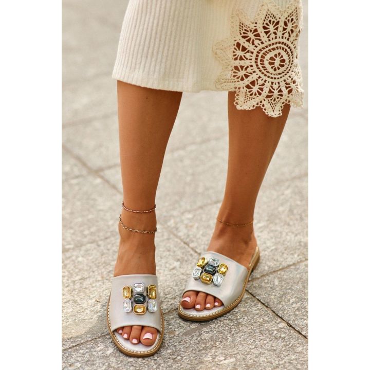 Basutės su dekoratyvinėmis detalėmis Step in style
