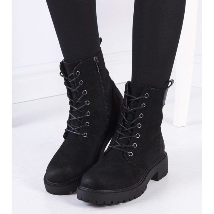 Juodos spalvos trapper eco-suede Wellspring