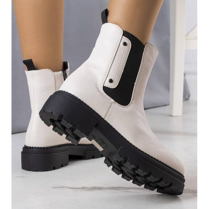 Kreminės spalvos šilti Caron batai