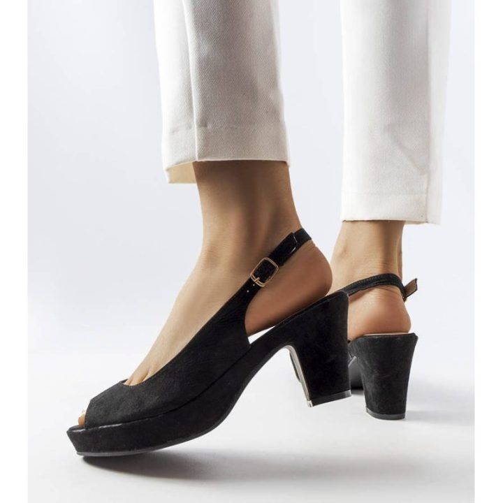 Juodos spalvos stiletto sandalai Dionne