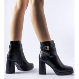 Juodi šilti klasikiniai stiletto batai iš Caio