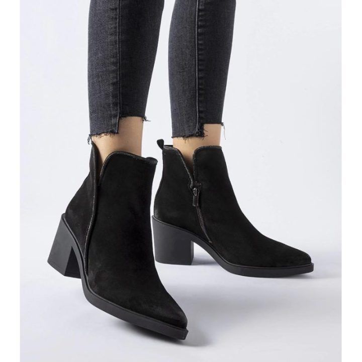 Juodi zomšiniai stiletto batai Karino