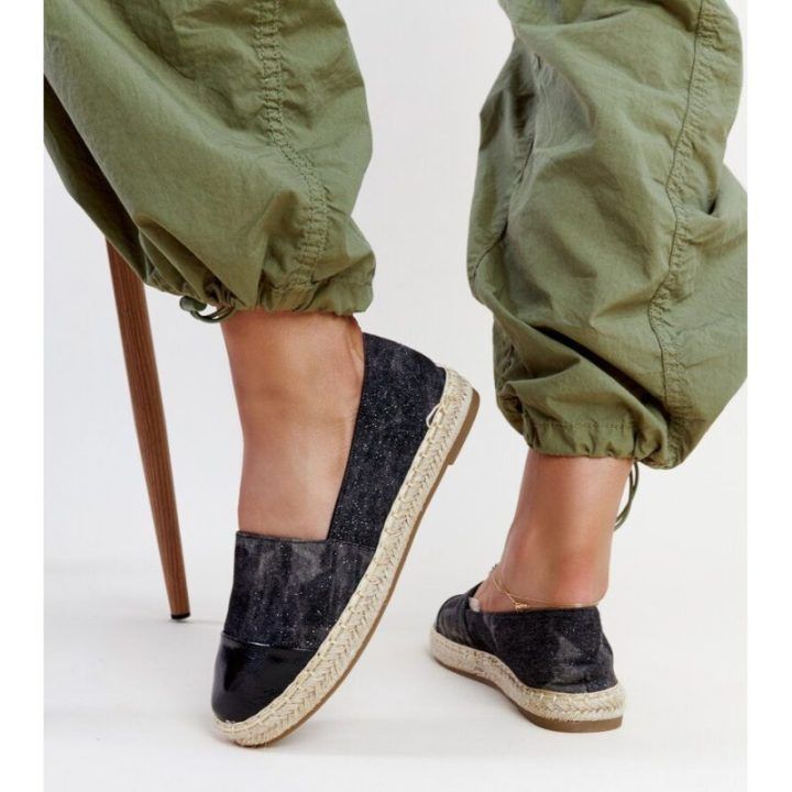 Juodos blizgios espadrilės Gemre – langeliai