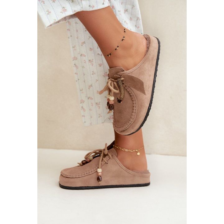 Moteriškos šlepetės su kailiniu vidpadžiu, smėlio spalvos