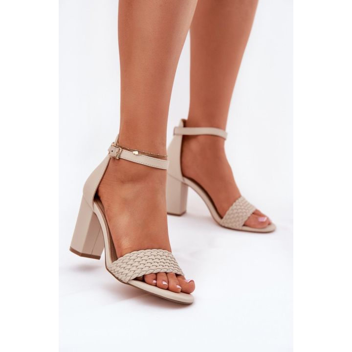 Basutės su kulnu ir pynuota juostele Step in style