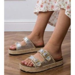 Šlepetės sidabrinės blizgios su sagtimis espadrilės platforma
