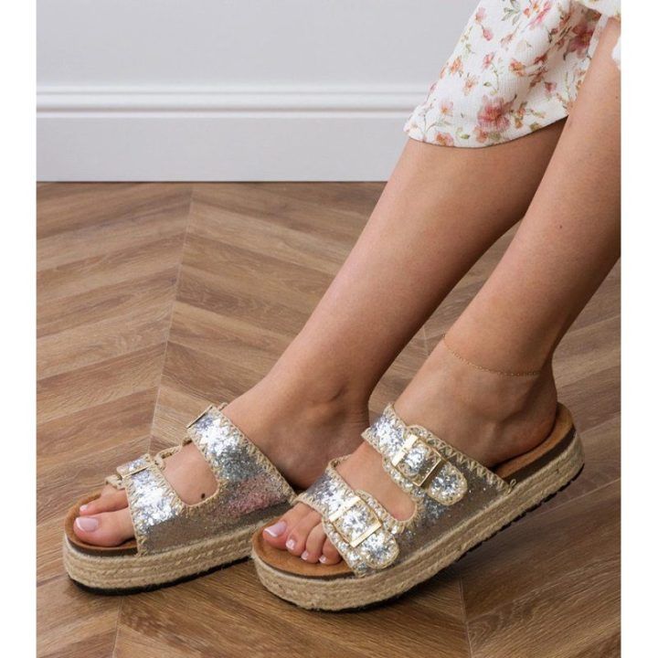 Šlepetės sidabrinės blizgios su sagtimis espadrilės platforma