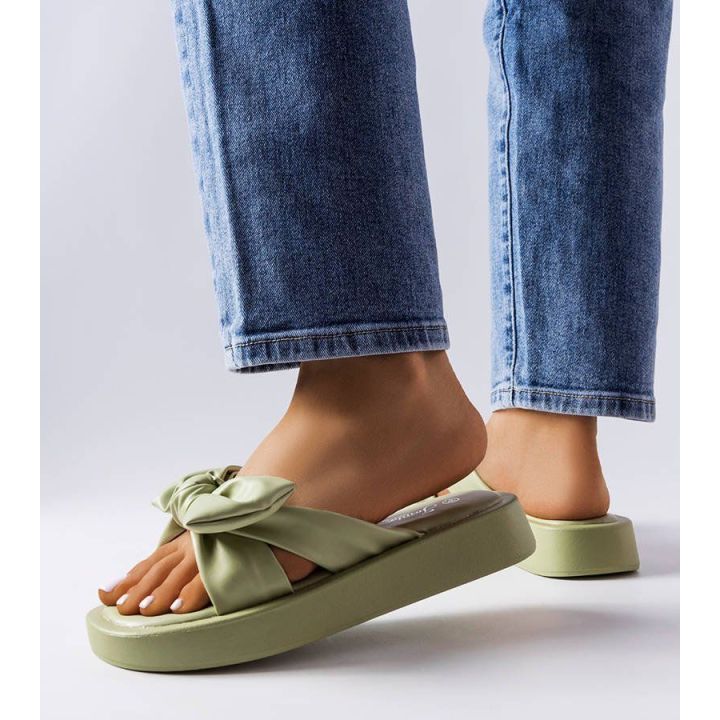 Žalios šlepetės ant platformos su lanku Edvard