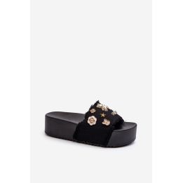 Juodos platforminės šlepetės su dekoratyvinėmis detalėmis Step in style