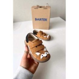 Vaikiški barefoot batai su lapiuko motyvu šviesiai rudos spalvos Bartek